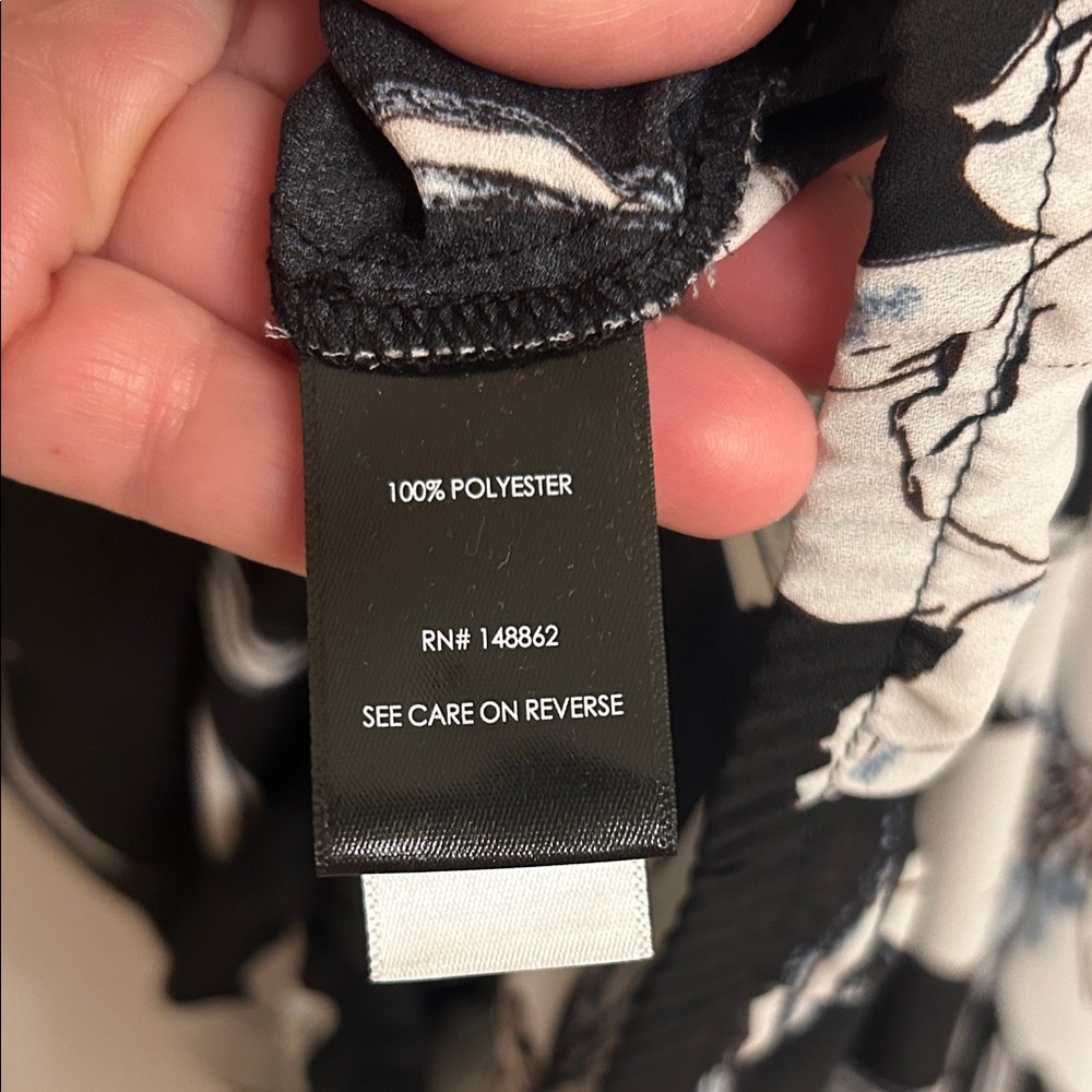 torrid Black White Floral Wrap Blouse Elastic Waist & Cuffs Relaxed Fit Size 12 - Picture 8 of 9